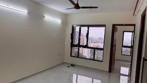 Room in 3 BHK Apartment at Dosti Mezzo 22, Sion East – for Rent