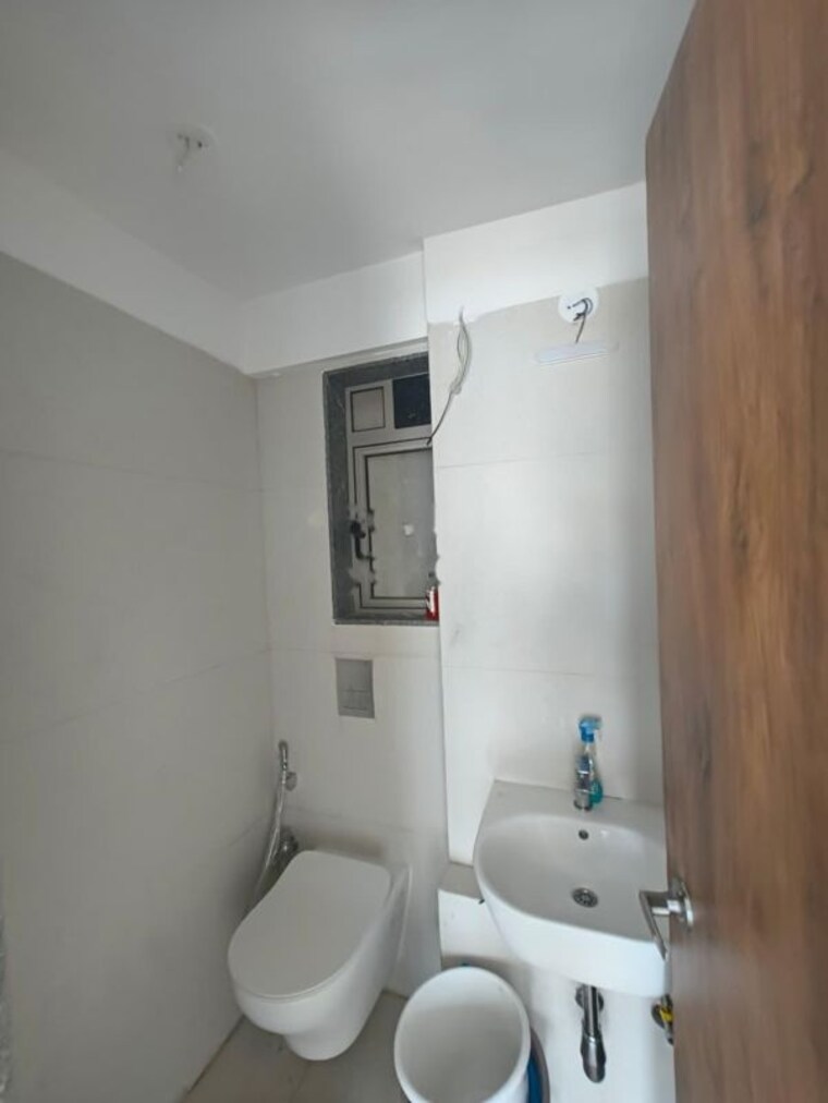 Bathroom, pearl-heaven 1.5 Bedroom 725 Sq.Ft. Apartment In Vikhroli East Mumbai 10786787