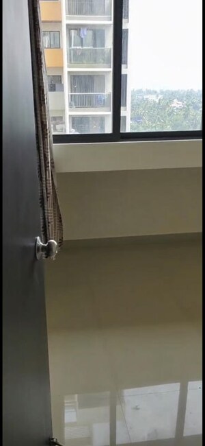 Furnished Amenities in 2 BHK Apartment at Shapoorji Pallonji Vicinia, Powai – for Rent