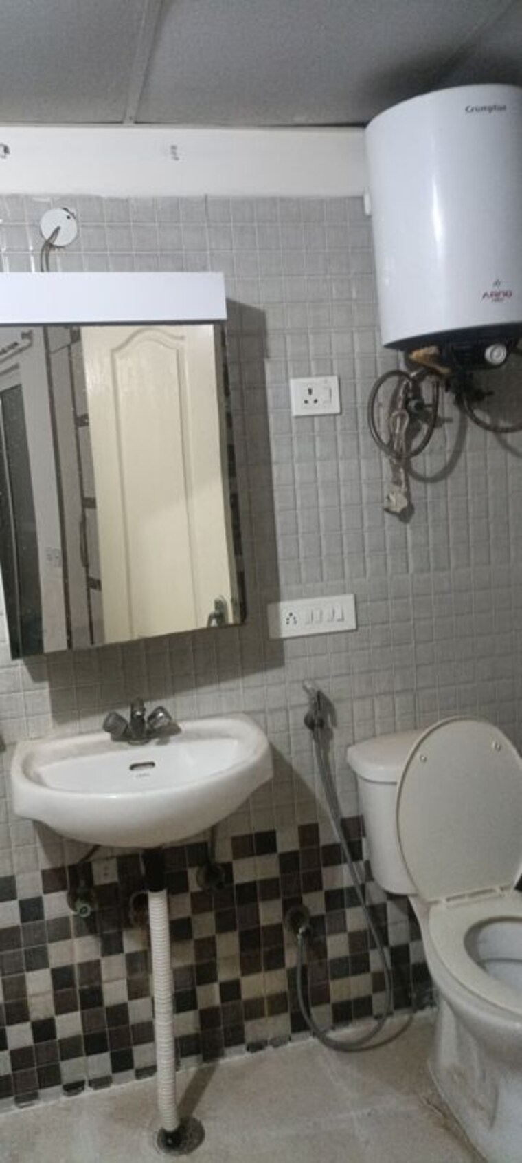 Bathroom, aims-golf-city 3 Bedroom 1350 Sq.Ft. Apartment In Sector 75 Noida 10786828