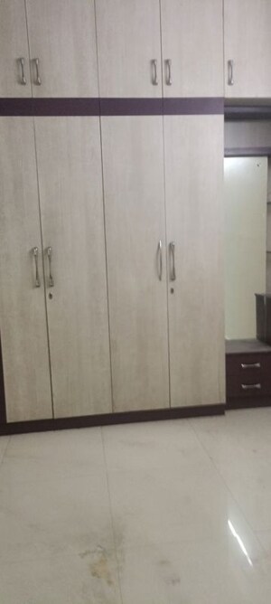 Furnished Amenities in 3 BHK Apartment at Aims Golf City, Sector 75 – for Rent