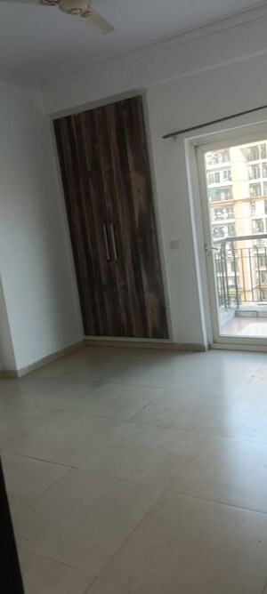 Room in 3 BHK Apartment at Aims Golf City, Sector 75 – for Rent