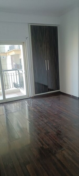 Room in 3 BHK Apartment at Aims Golf City, Sector 75 – for Rent