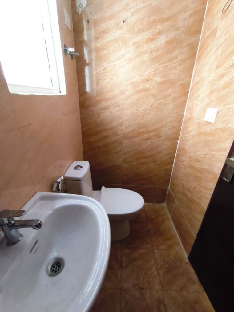 Bathroom, scc-sapphire 3.5 Bedroom 1795 Sq.Ft. Apartment In Raj Nagar Extension Ghaziabad 10786856