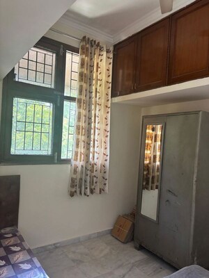Room in 4 BHK Apartment at Sector 49 – for Sale