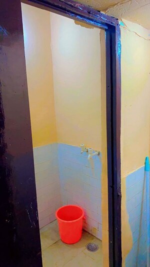 Room in 1 BHK Independent House at Gulmohar Estate, Pi Greater Noida – for Sale