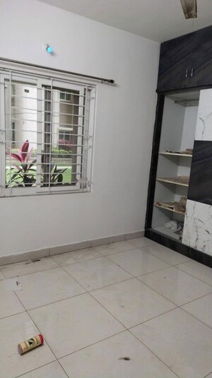 Room in 3 BHK Apartment at Rainbow Vistas, Hi Tech City – for Rent