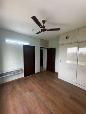 Room in 3 BHK Apartment at Hero Homes Gurgaon, Sector 104 – for Rent