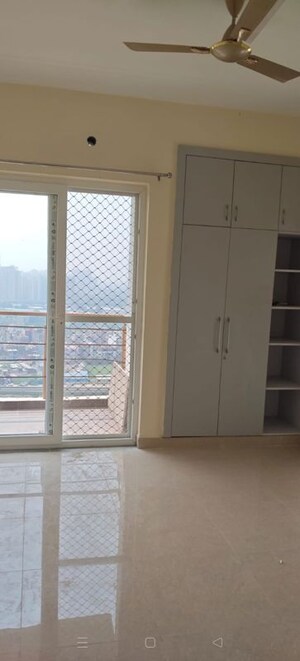 Room in 3 BHK Apartment at Sikka Kimaantra Greens, Sector 79 – for Rent