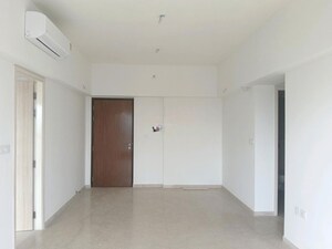 Room in 2 BHK Apartment at Avant Heritage, Jogeshwari East – for Rent