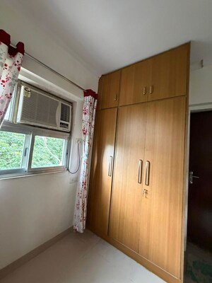 Room in 3 BHK Apartment at Everest Height, Chandivali – for Rent