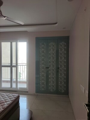 Room in 3.5 BHK Apartment at Rishita Manhattan, Gomti Nagar – for Rent