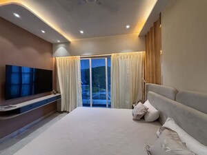 Room in 2.5 BHK Apartment at Sector 8 Pushpak Nagar – for Sale