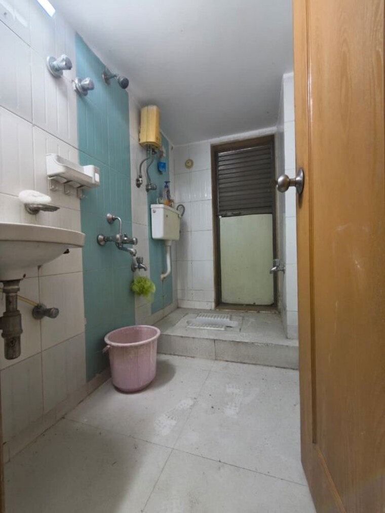 Bathroom, mehta-amrut-angan-phase-ii 2 Bedroom 721 Sq.Ft. Apartment In Kalwa Thane 10786991