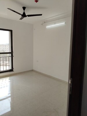 Room in 3 BHK Apartment at Pride World City Wellington, Charholi Budruk – for Rent