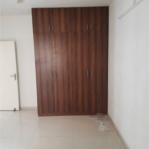 Room in 4 BHK Apartment at Bestech Park View Spa Next, Sector 67 – for Rent