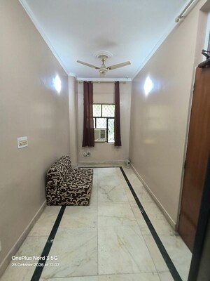 Living Room in 1 BHK Builder Floor at South Delhi – for Rent