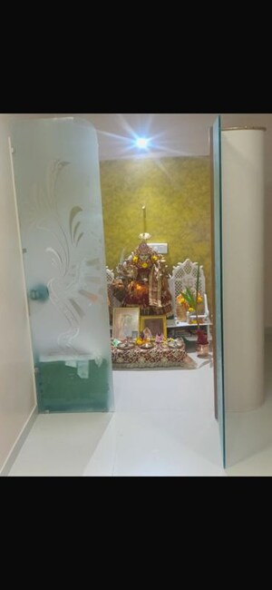 Furnished Amenities in 3 BHK Apartment at Heena Gaurav Heights, Kandivali West – for Rent