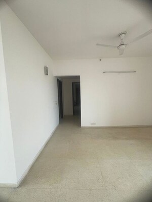 Room in 3.5 BHK Apartment at Unitech Fresco, Sector 50 – for Rent