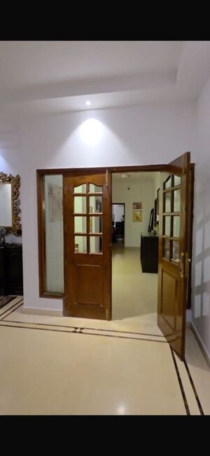 Room in 6+ BHK Independent House at Sector 39 – for Sale