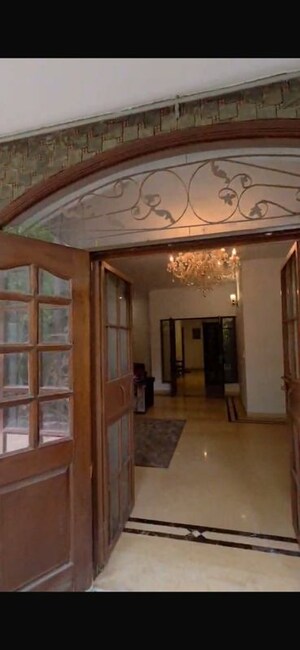 Room in 6+ BHK Independent House at Sector 39 – for Sale