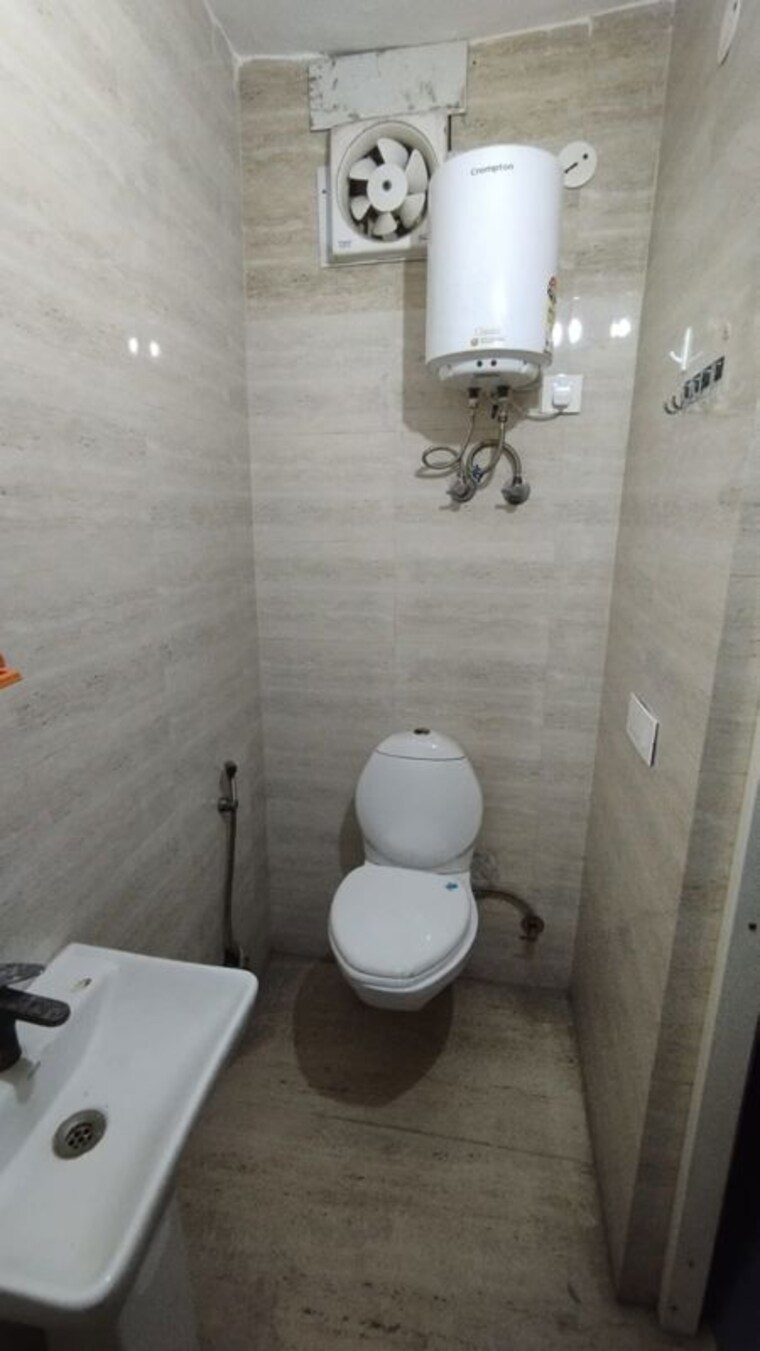 Bathroom, sector 22 1 Bedroom 650 Sq.Ft. Independent House In Sector 22 Noida 10787146
