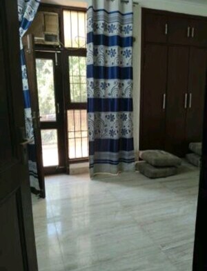 Room in 3 BHK Apartment at RWA Apartments Sector 27, Sector 27 – for Rent