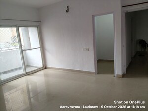 Room in 4 BHK Apartment at Srishti Apartments Jankipuram, Jankipuram – for Rent