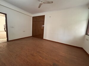 Room in 4 BHK Apartment at Sector 12 Dwarka – for Sale