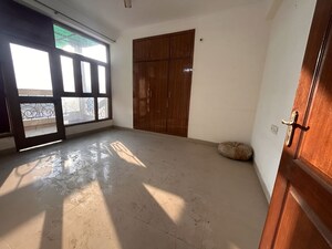 Room in 4 BHK Apartment at Sector 12 Dwarka – for Sale