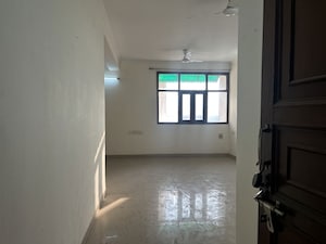 Room in 4 BHK Apartment at Sector 12 Dwarka – for Sale