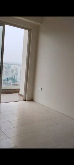 Room in 3 BHK Apartment at Kalpataru Vista, Sector 128 – for Rent