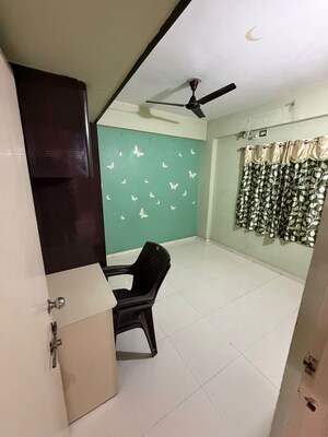 Team Area in 2 BHK Apartment at Paldi – for Rent