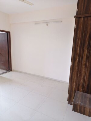 Room in 2 BHK Apartment at Vijay Nagar – for Rent
