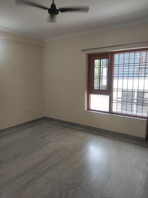 Room in 3 BHK Builder Floor at Sector 46 – for Rent