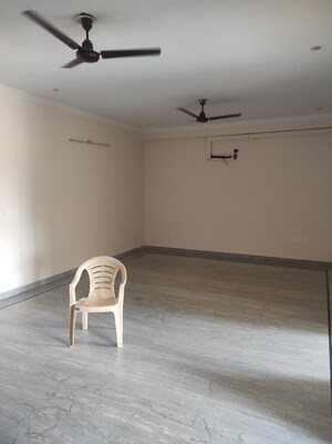 Living Room in 3 BHK Builder Floor at Sector 46 – for Rent