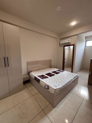 Master Bedroom in 1 BHK Builder Floor at Vijay Nagar – for Rent