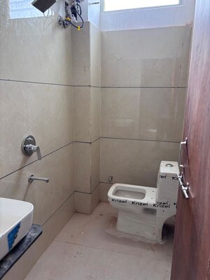 Bathroom in 1 BHK Builder Floor at Vijay Nagar – for Rent