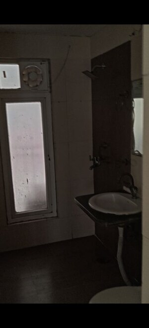 Bathroom in 2.5 BHK Apartment at Mahagun Moderne, Sector 78 – for Rent