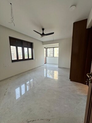 Room in 3 BHK Apartment at Gulistan CHS, Cumbala Hill – for Rent