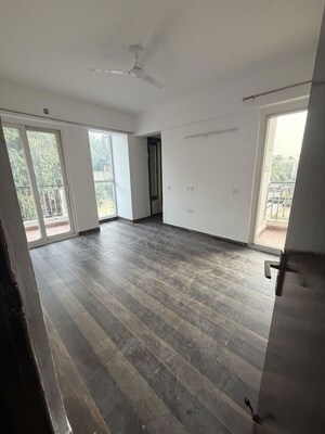 Room in 3.5 BHK Apartment at SDS NRI Residency Omega II, Omega Ii Greater Noida – for Sale