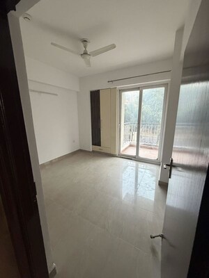 Room in 3.5 BHK Apartment at SDS NRI Residency Omega II, Omega Ii Greater Noida – for Sale