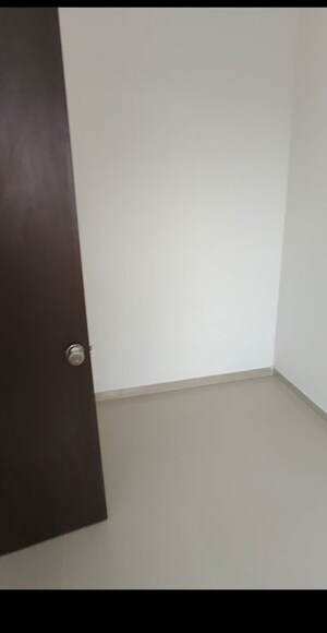 Room in 1.5 BHK Apartment at Puranik Rumah Bali, Ghodbunder Road – for Rent