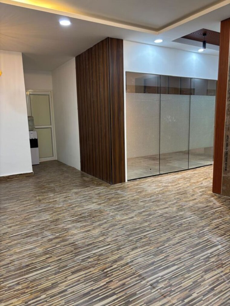 Room, sector 3 Commercial Office Space 1300 Sq.Ft. In Sector 3 Noida 10787360