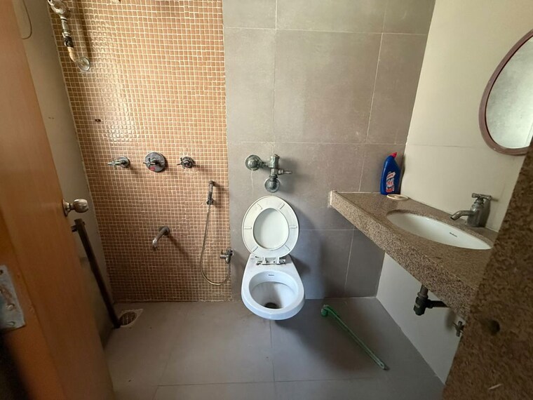 Bathroom, raunak-unnathi-woods 1 Bedroom 366 Sq.Ft. Apartment In Ghodbunder Road Thane 10787369