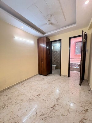 Room in 1 BHK Builder Floor at Chattarpur – for Rent