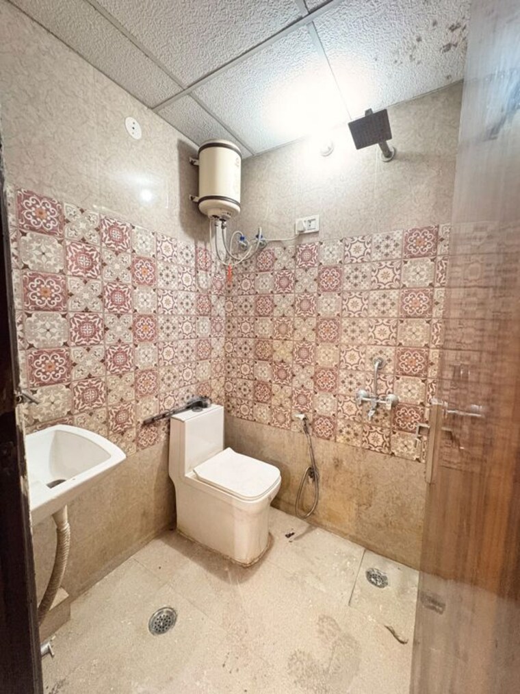 Bathroom, chattarpur 1 Bedroom 600 Sq.Ft. Builder Floor In Chattarpur Delhi 10787405