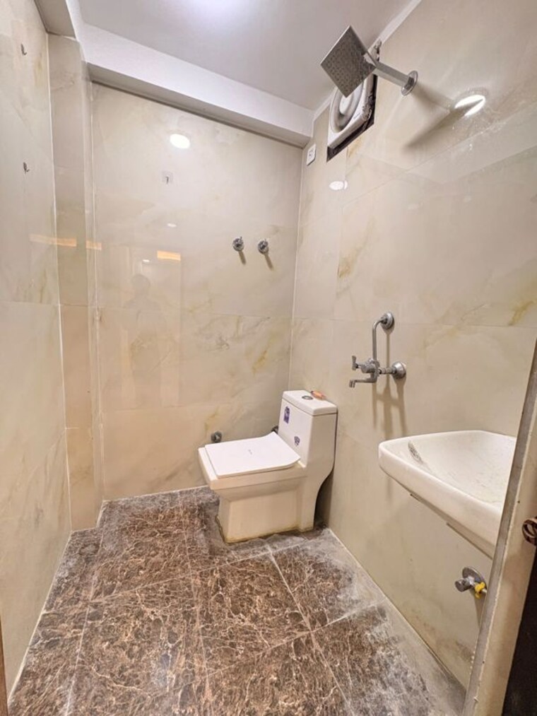 Bathroom, chattarpur 1 Bedroom 600 Sq.Ft. Builder Floor In Chattarpur Delhi 10787428