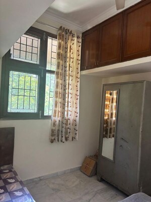 Room in 4 BHK Apartment at Sector 49 – for Sale