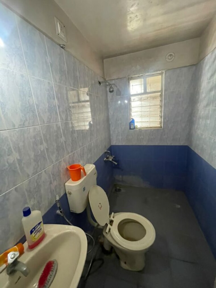 Bathroom, kumar-sansar 3 Bedroom 1500 Sq.Ft. Apartment In Kondhwa Pune 10787444